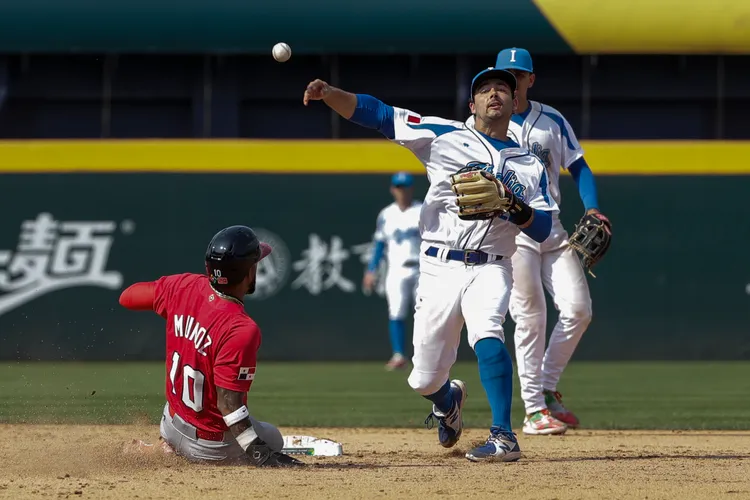 佛萊契(右)將對上天使隊友大谷翔平。美聯社