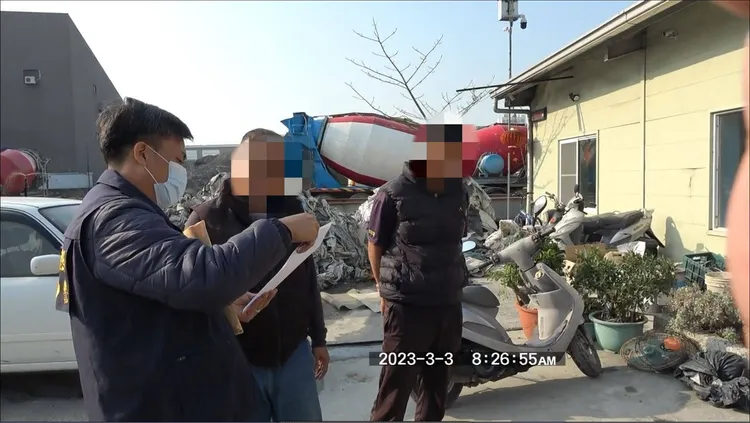 檢警到台南的工程公司等地搜索。民眾提供