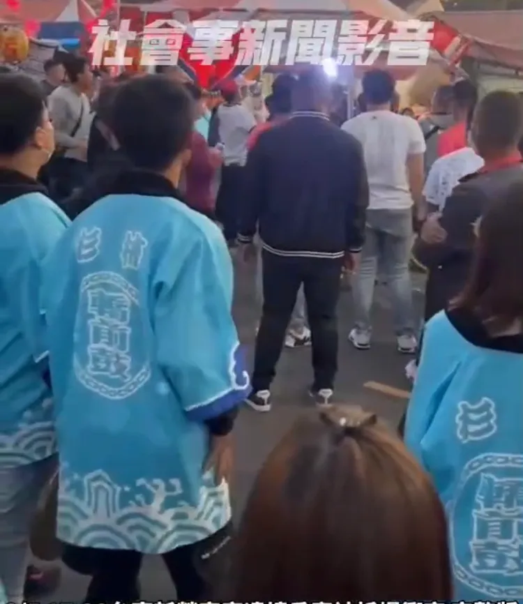 網群「社會事」曝光當時衝突畫面。翻攝自社會事