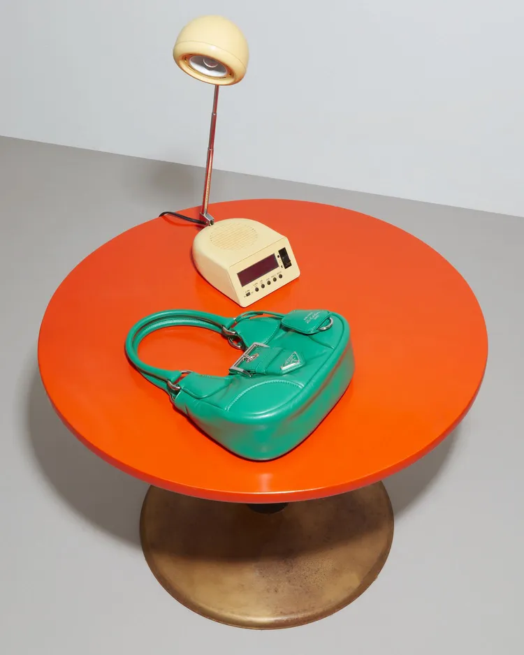 Moon Nappa軟皮革手提肩背包，7萬8000元。品牌提供