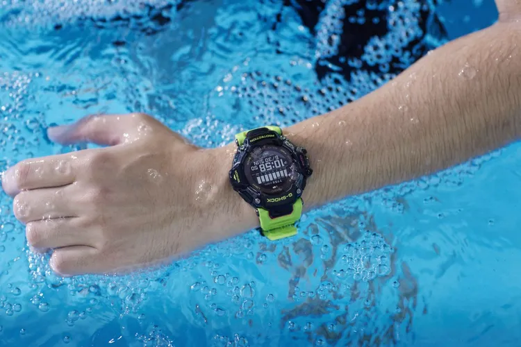 GBD-H2000搭載的加速計與陀螺儀感應器，可用來偵測身體動作，連游泳的自由式、蝶式、蛙式都能判斷。品牌提供