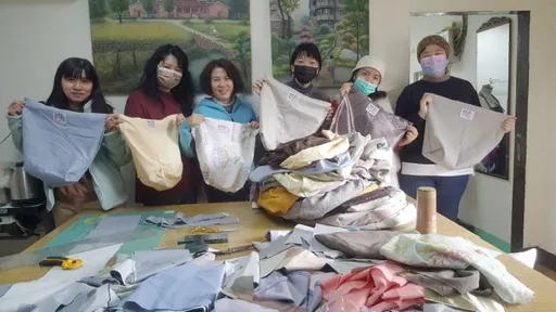 用愛串聯資源無私回饋社會 竹縣新住民巧手縫製手工提袋