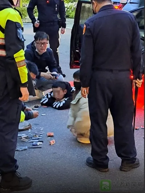 嫌犯趴地乖乖就逮。翻攝自記者新聞網