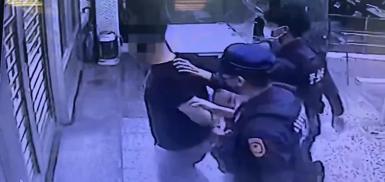 警方依現行犯逮捕尤姓男子。讀者提供