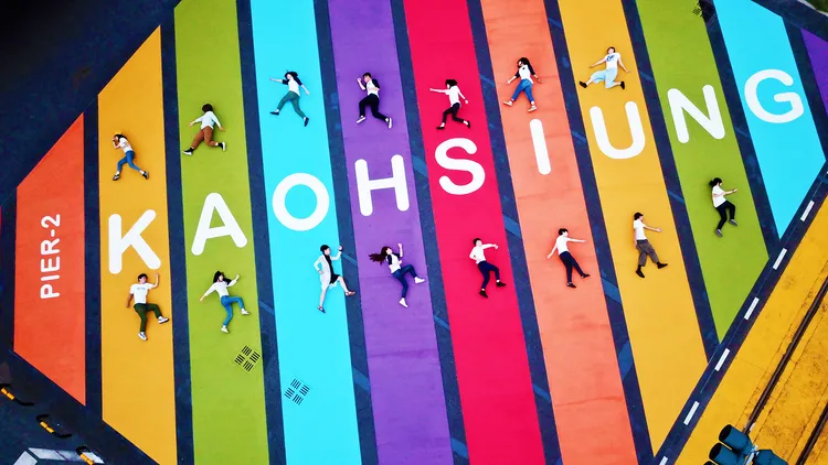 雜誌內文也提及駁二藝術特區是高雄最具嬉皮風味的地方。觀光局提供