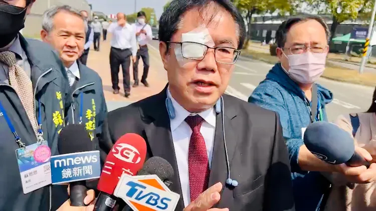 黃偉哲強調一切回歸司法。王志弘攝