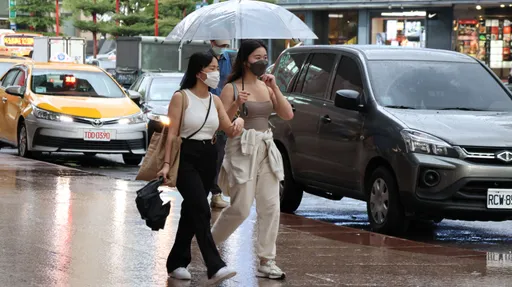 雨彈來襲！北北基13縣市大雨特報　「這天」起雨緩回溫
