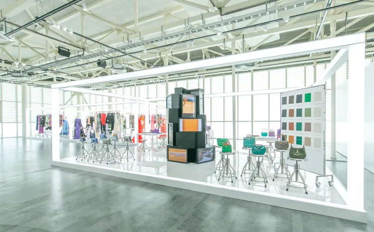 GUCCI汲取旗下於2018年在佛羅倫斯成立的「Art Lab創意實驗室」為靈感，打造出「藝術實驗工坊」的訂製空間主題。品牌提供