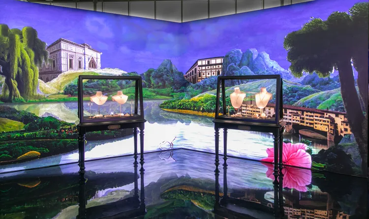 珠寶腕錶展區中，呈現了花卉Flora、獅頭Lionhead和酒神Dionysus等3大主題系列作品。品牌提供