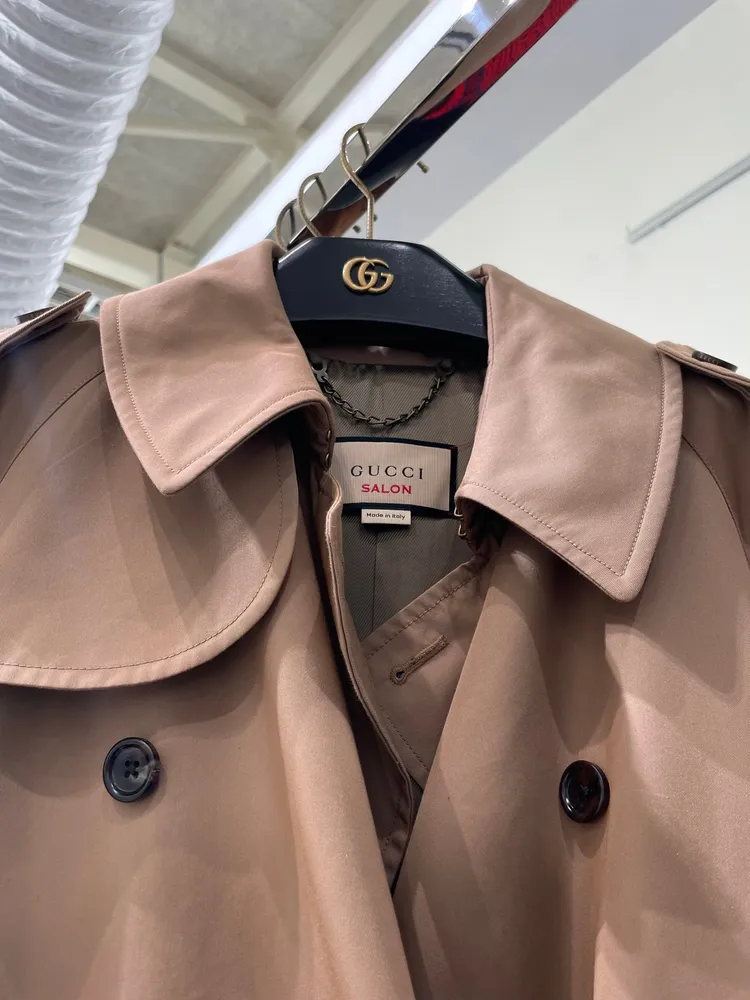 今年品牌訂製系列引入了飾有「GUCCI SALON」字樣的特製標籤。陳張眾攝