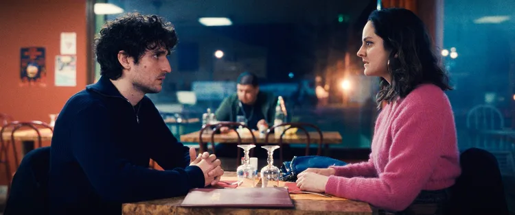 帥哥男星路易卡瑞（左）自編自導自演《愛無罪》。金馬奇幻影展提供