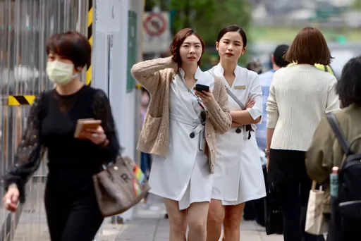今2区有雨!周末骤降剩16°C 「春雷乍响」一表看雨弹连4天袭台