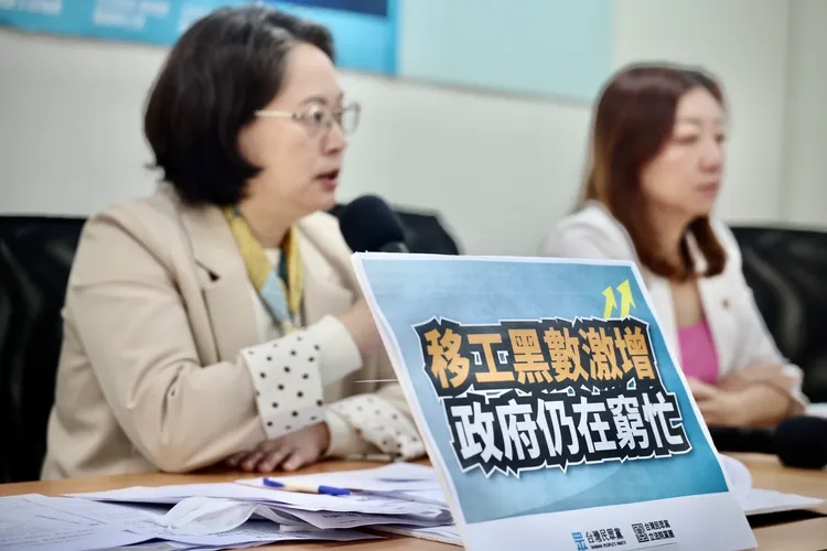 賴香伶批內政部鼓勵失聯移工到案的方法錯誤。林林攝