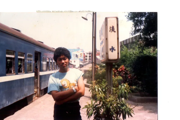 卜學亮日前分享大學時的照片。果陀劇場提供