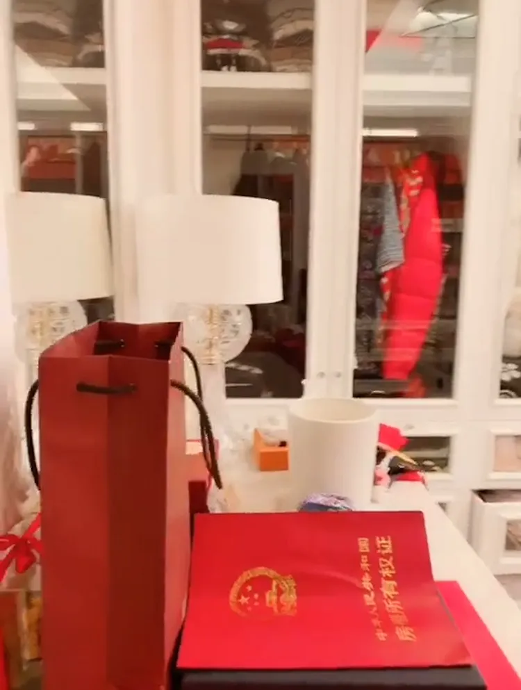 房產證看似就隨意擺在櫃子上。引自五姐抖音