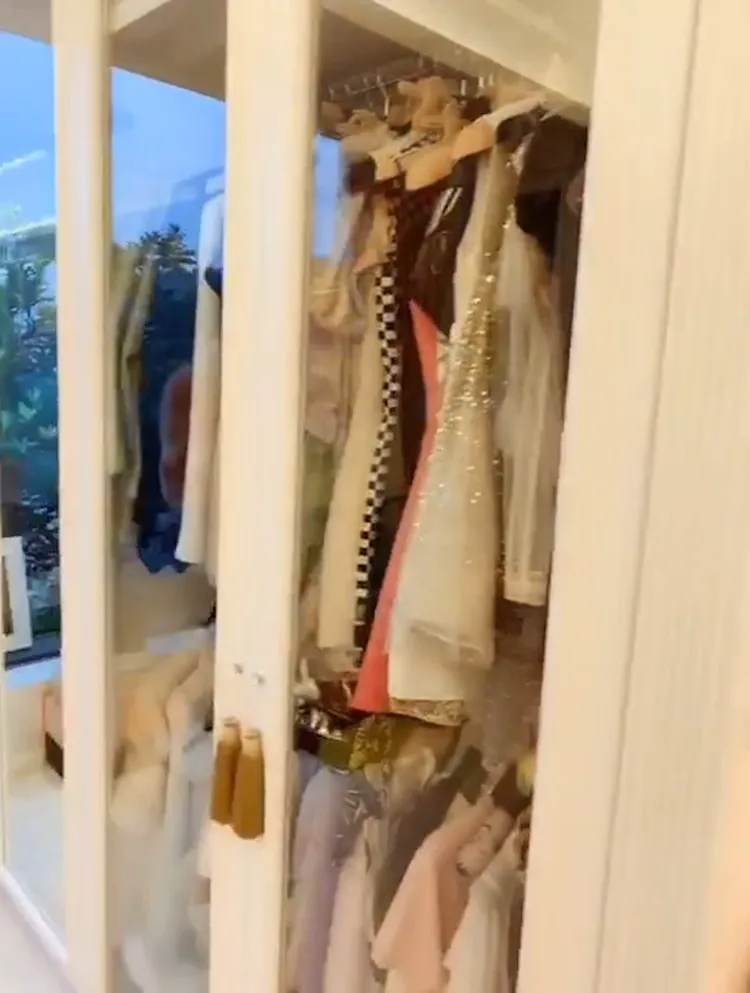 透明窗可一目了然想找的衣服在哪裡。引自五姐抖音