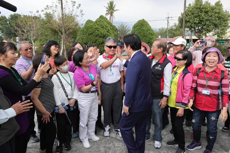 賴清德參訪五溝水劉氏宗祠。府提供