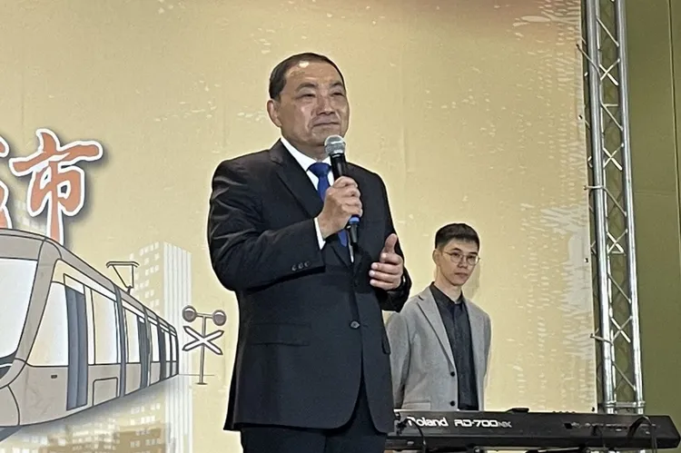 對於媒體問及是否加入國民黨選策會，侯友宜回應說，團隊有需要，他全力以赴。民政局提供