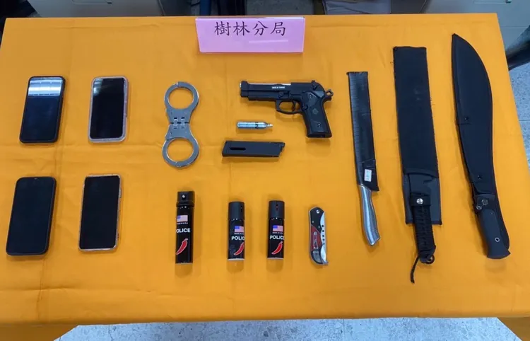警方起出犯案凶器。樹林警分局提供