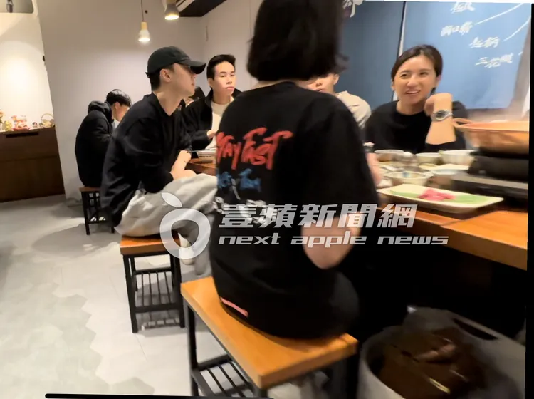 演員施柏宇（左起）跟友人、LinLin嗑鍋，她已打入他的朋友圈。特勤中心攝