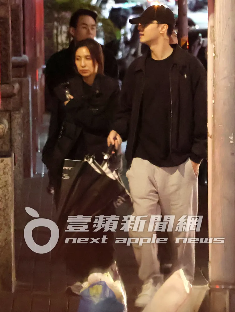 施柏宇（右）與祕交1年多的LinLin時常在朋友聚會上出雙入對、形影不離。特勤中心攝