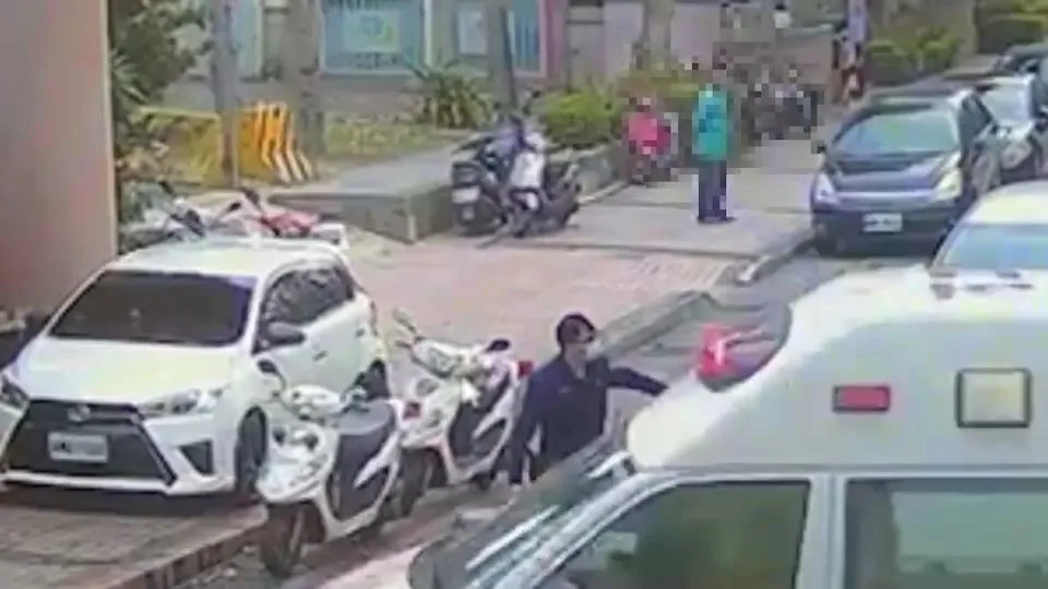 警方及救護車獲報到場。新莊警分局提供