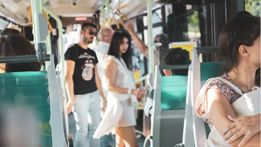 阿嬤搭公車插隊「沒看到我是老人？」　她嗆這1句讓網友爽到高潮