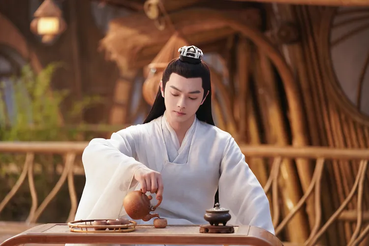 許凱在《千古玦塵》一人分飾「白玦」、「柏玄」、「清穆」3個角色。中天娛樂台提供