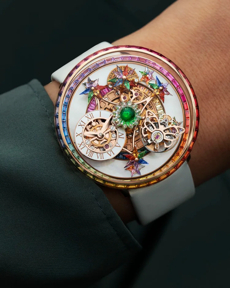 Fleurs de Jardin陀飛輪珠寶腕表，在翻飛的彩蝶中藏有陀飛輪，中央則鑲嵌一顆0.81克拉「Jacob Cut」的沙弗萊石。品牌提供