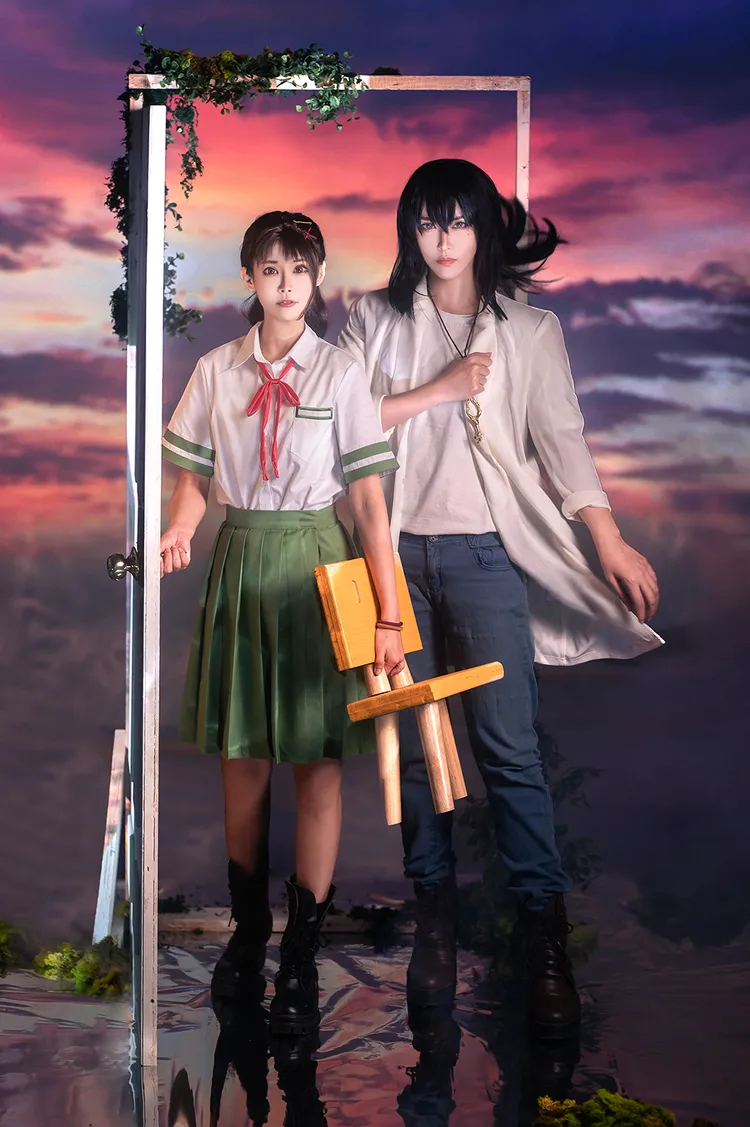「Yao&Alma TW Cosplayer」也神還原鈴芽與草太，裝扮、服裝、道具都相似度破表。