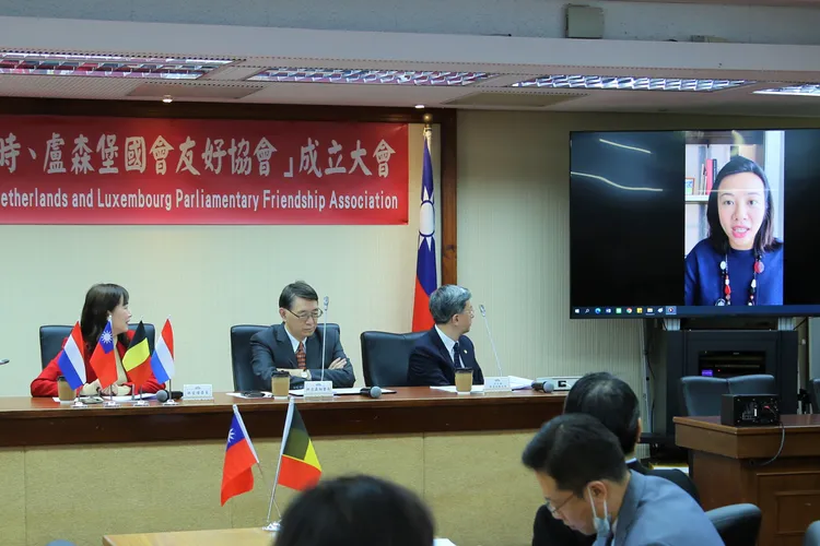 吳欣盈透過預錄影片參與成立大會。