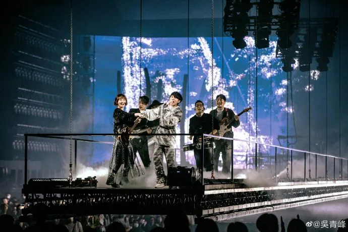 蘇打綠的舞台魅力驚人。翻攝吳青峰微博