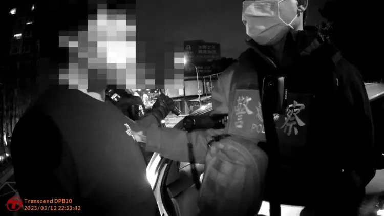 警方發現劉男「越看越不像」所報出的身分。翻攝畫面