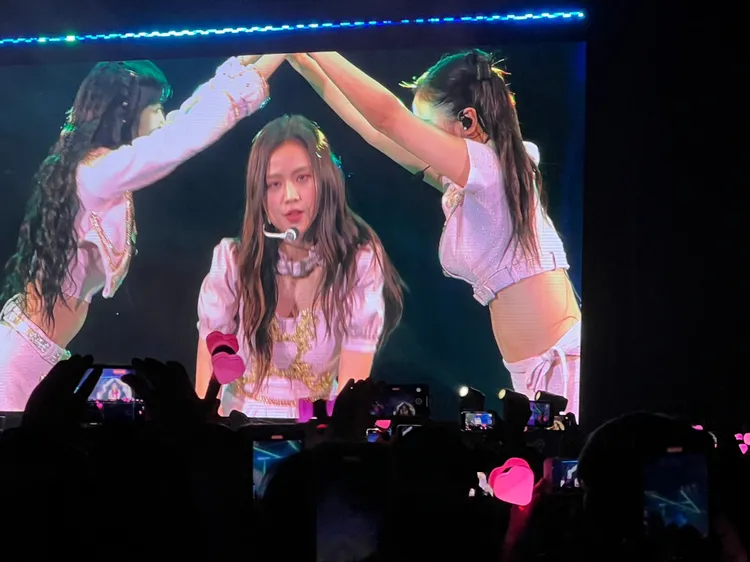 Jisoo甜美動人。讀者提供