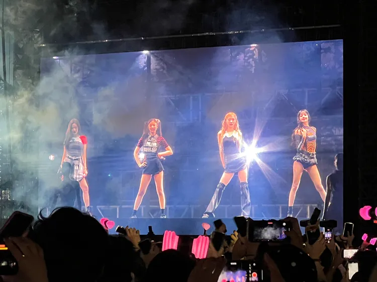 BLACKPINK舞台上光芒四射。讀者提供