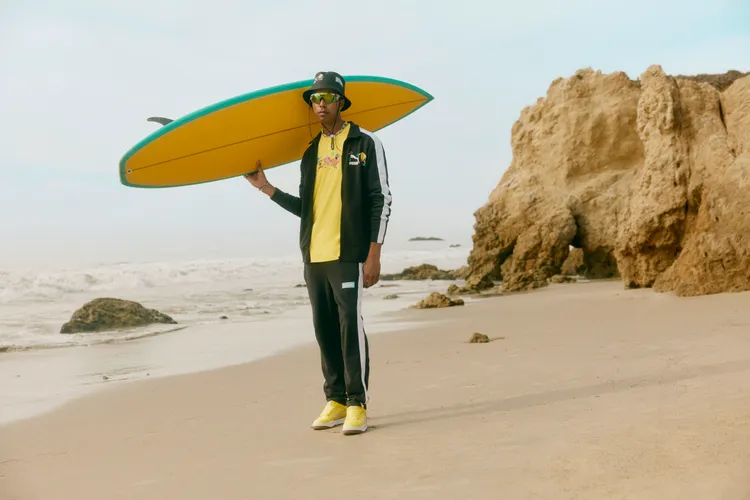 PUMA x Spongebob漁夫帽1280元、短袖T恤1380元、T7立領外套2980元、T7長褲2580元。品牌提供