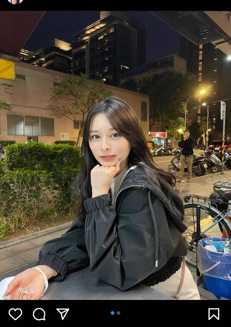 網友在IG上看到日本網紅miu的照片，直呼長得很像韓團TWICE台灣團員周子瑜。翻攝《Dcard》論壇