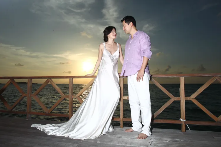 林熙蕾（左）與Chris在馬爾地夫拍唯美的婚紗照。林熙蕾提供