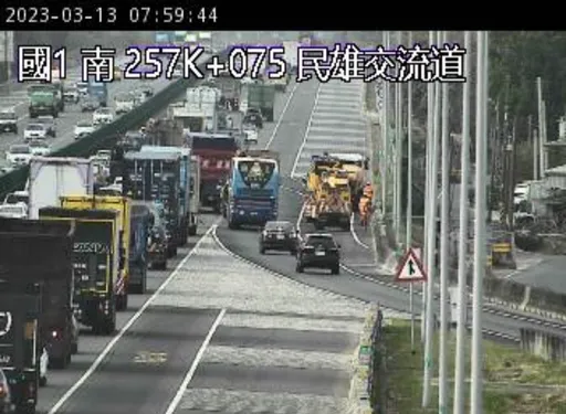 國1嘉義民雄段2車擦撞釀1傷 紫爆!時速一度僅3公里