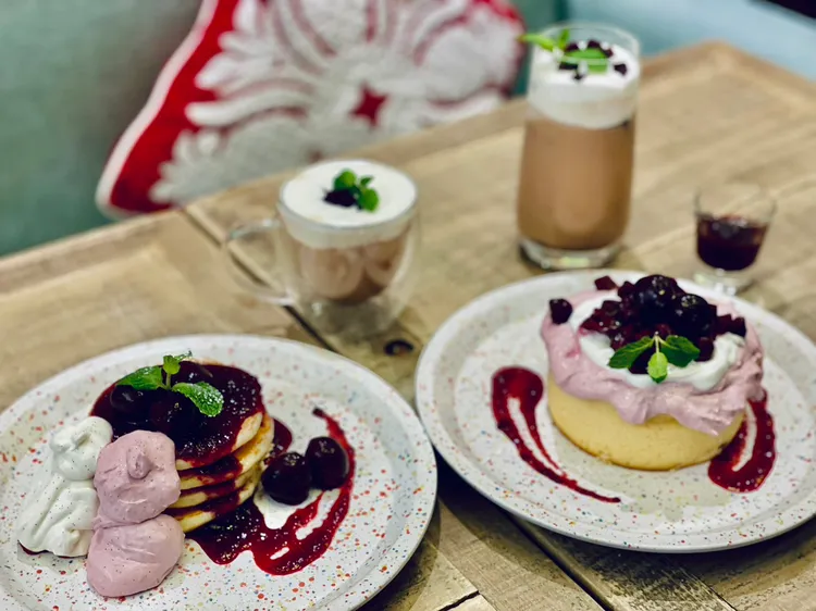 杏桃鬆餅屋櫻桃季4款新品即日起至4/30限期開賣。曾仲葳攝