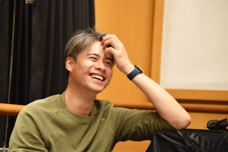 吳定謙被劇情逗樂。夢田影像提供