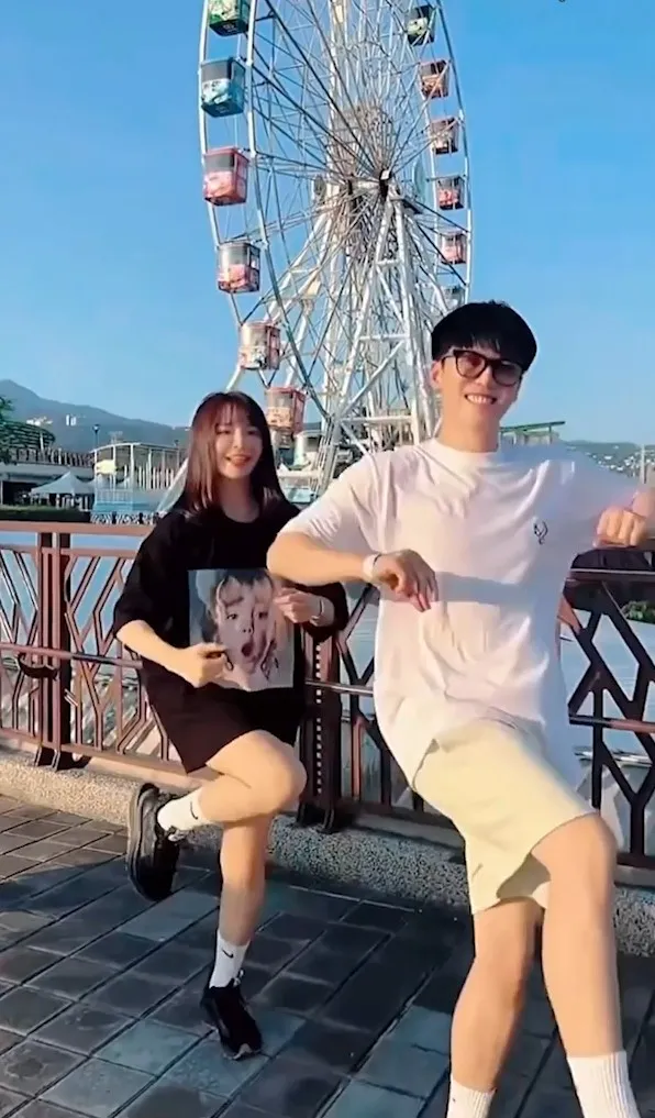 天氣晴朗曬太陽練練舞。IG@元 元1105ya 提供