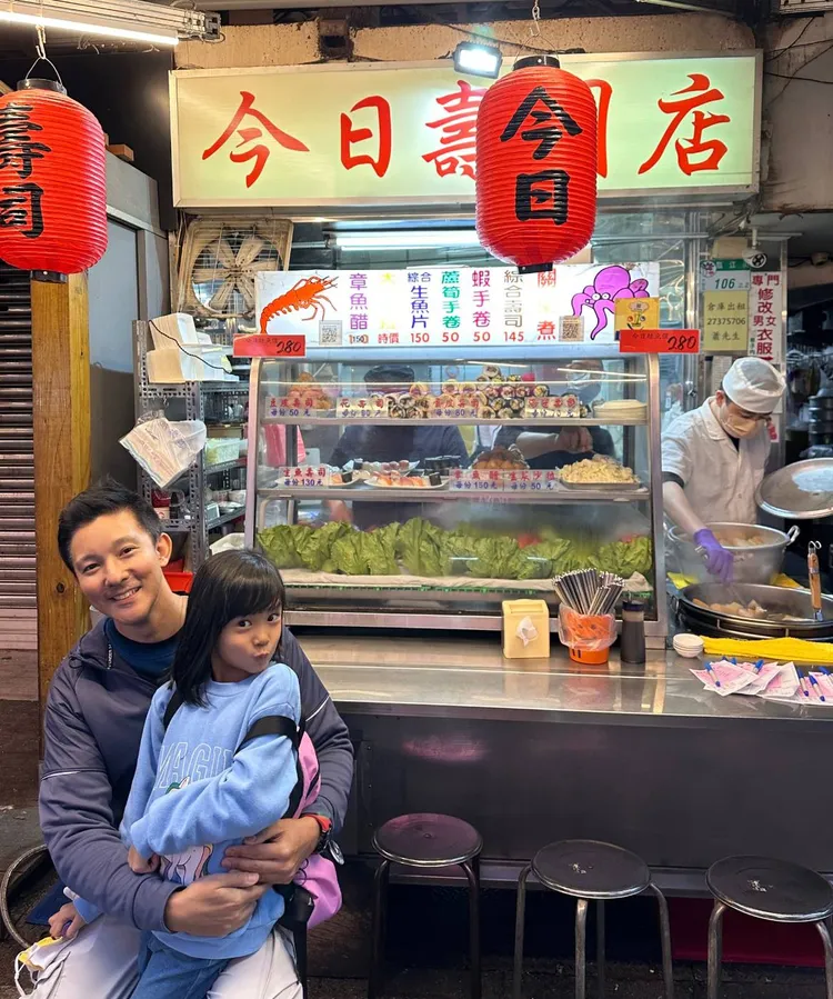 立威廉帶著女兒趴趴走。Jim提供