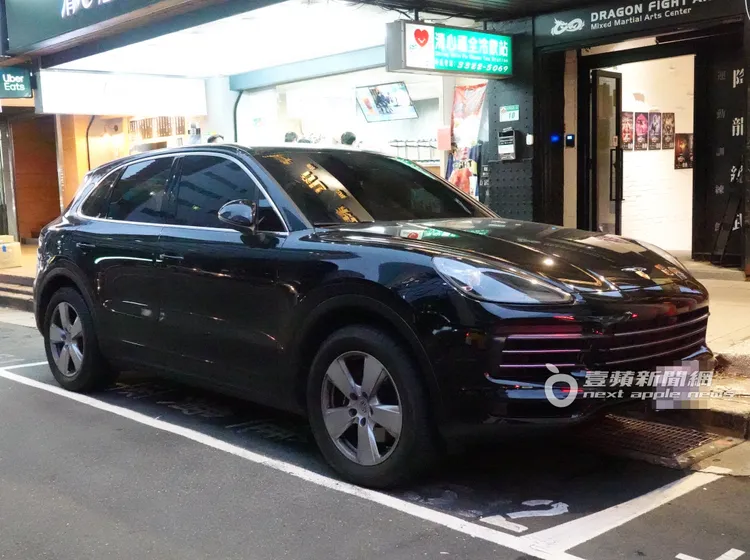 陳美鳳新車Cayenne停在路邊停車格。特勤中心攝