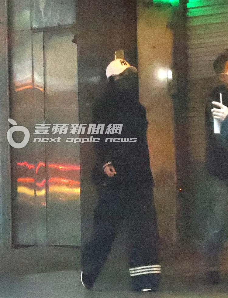 陳美鳳穿著香奈兒外套搭配長褲。特勤中心攝