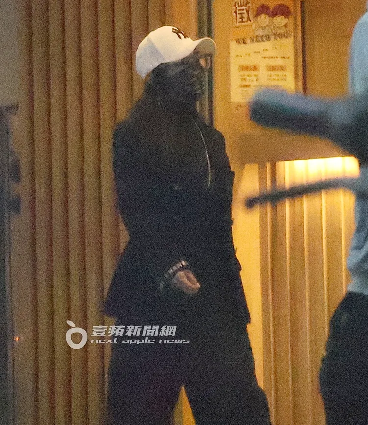 陳美鳳在街上散步。特勤中心攝