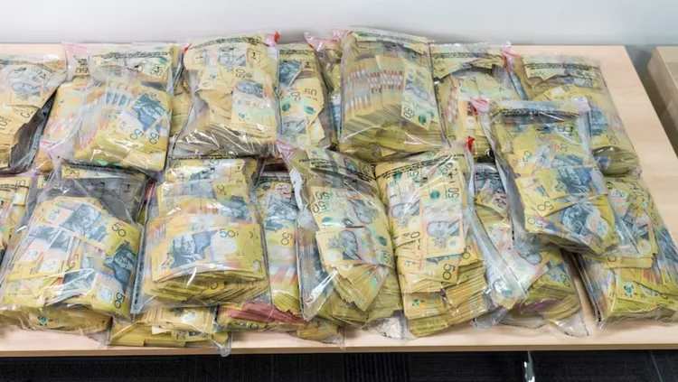 警方查獲200萬元澳幣現鈔。翻攝西澳大利亞警方臉書