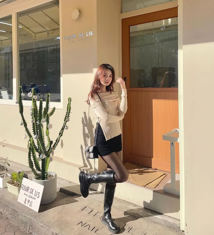 李恩熙還是學生，卻又充滿嫵媚的女人風情，可說是變幻莫測。

