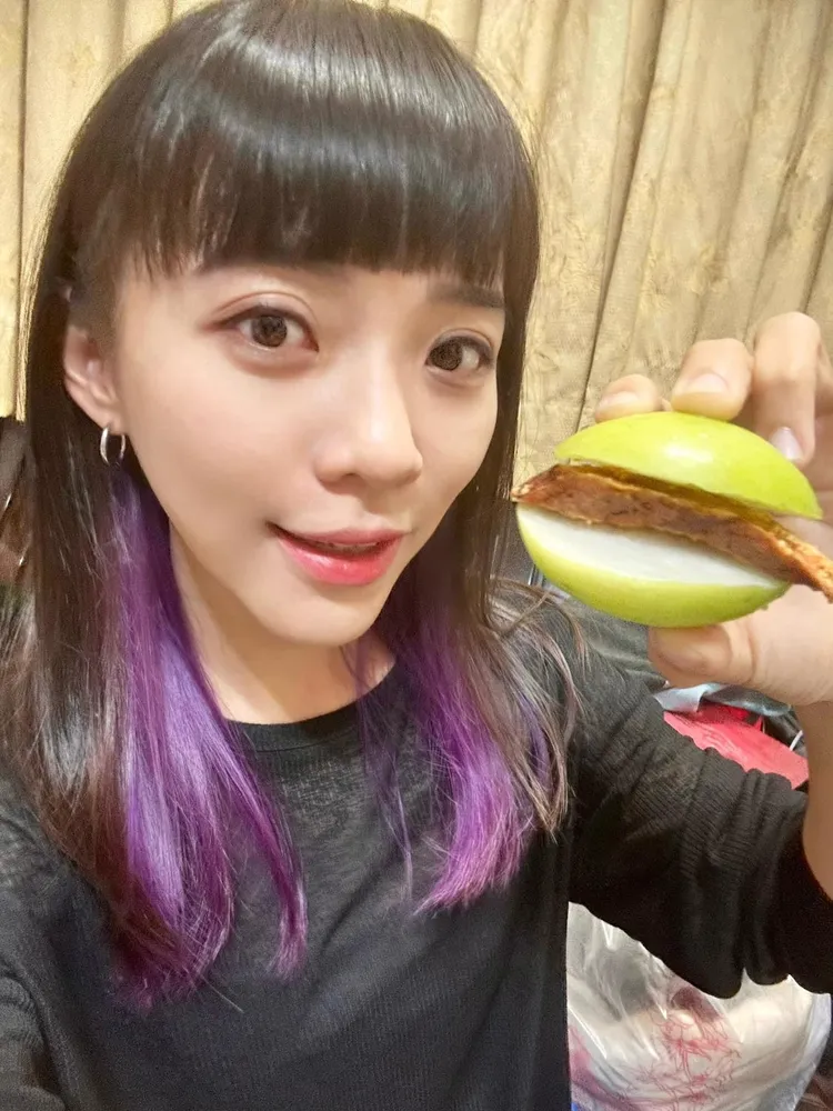 因黃捷的新髮色造型，引起網友歪樓熱議。翻攝黃捷臉書