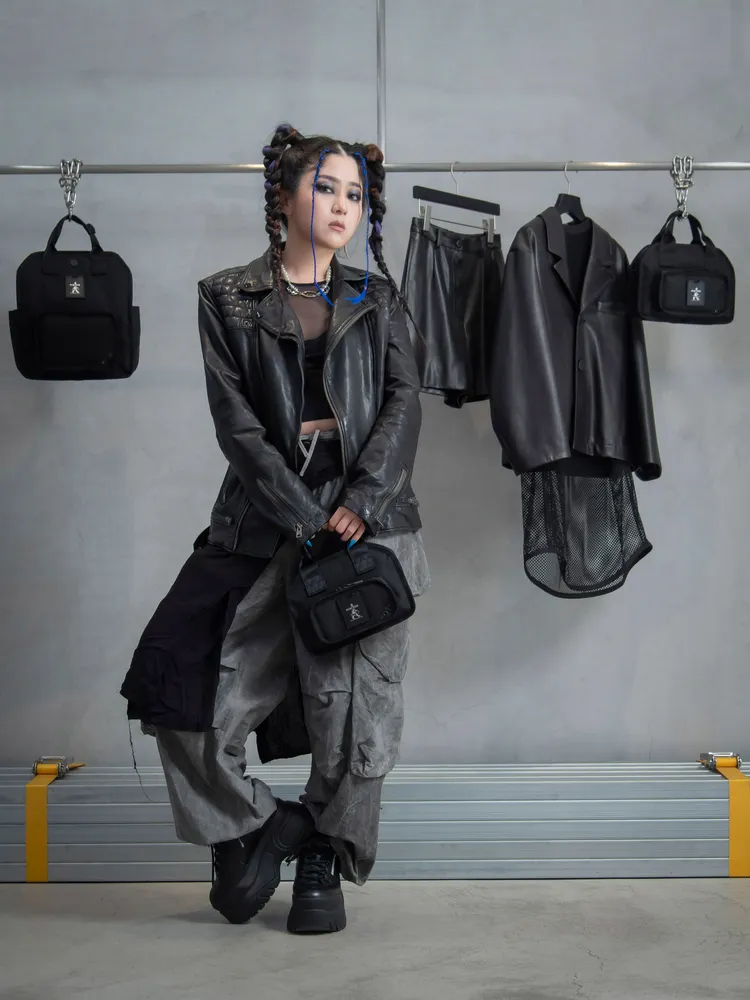 DJ RayRay演繹叛逆六角手提包。品牌提供